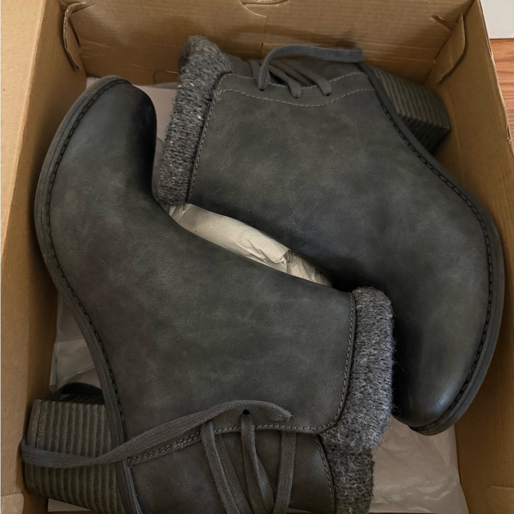 Roxy Dakota Gray Heeled Boots